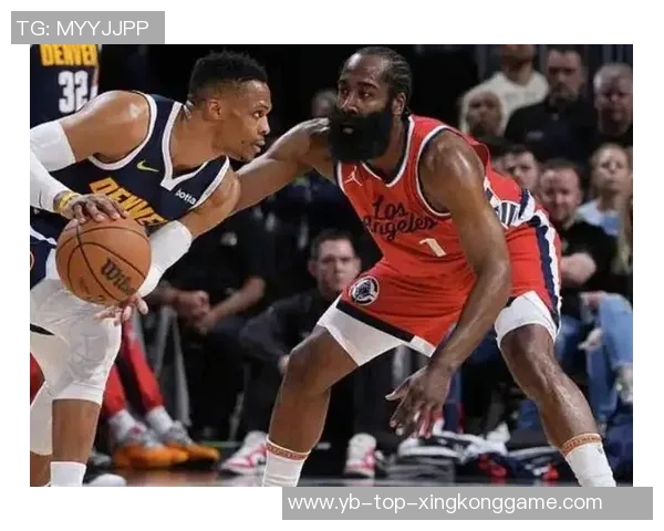 哈登绝杀三分遭打手心情低落却依然穿越人海温暖拥抱马克西母亲 哈登绝杀三分遭打手心情低落却依然穿越人海温暖拥抱马克西母亲