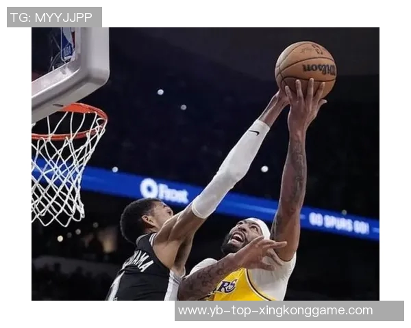 文班亚马砍下24分15板表现惊艳马刺新赛季比赛引发广泛关注