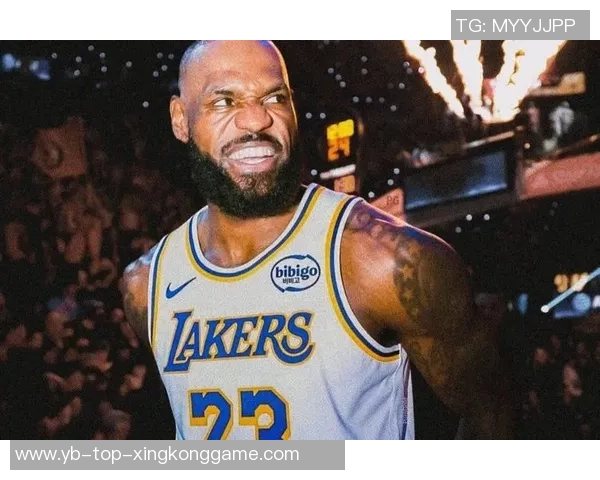 勒布朗带领湖人逆袭费城勇士终结连胜势头再创辉煌